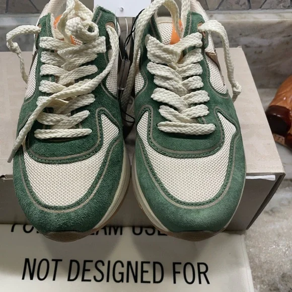Golden Goose Runners Sz 36 NWT - Picture 4 of 6